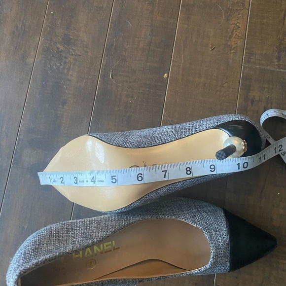 Chanel Black white Tweed leather cap toe Pearl Heels - Picture 15 of 16